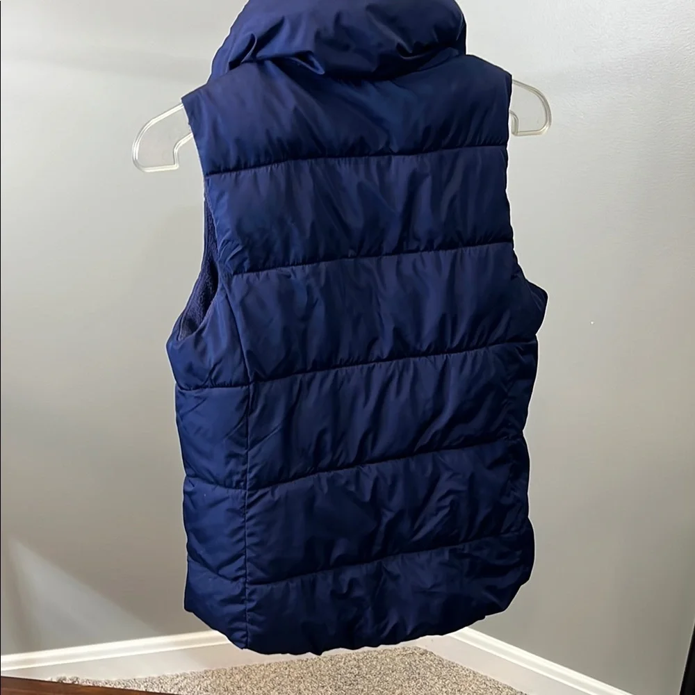 Old Navy Women's Navy Puffer Vest - Picture 4 of 4